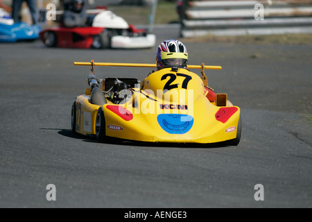 Getriebe 250 cc 250ccm Superkart Kartfahrer Matthew matt Campbell bei Kirkistown racing Circuit Grafschaft, Nord-Irland Stockfoto