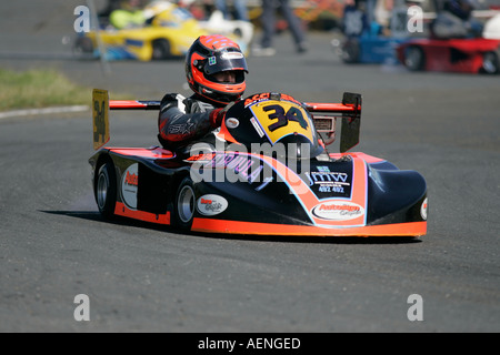 Getriebe 250 cc 250ccm Superkart Kart Fahrer Jonny Wilkinson bei Kirkistown racing Circuit Grafschaft, Nord-Irland Stockfoto