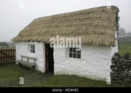 traditionelle manx Reetdachhaus Haus Wohnung Cregneash Dorf IOM Stockfoto