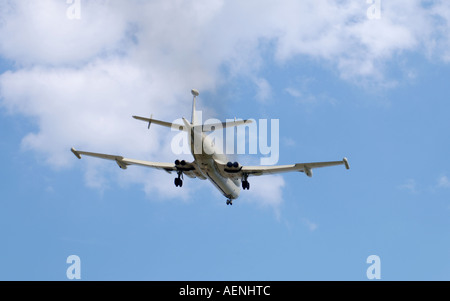 RAF Nimrod HS MR2 bei Take Off RAF Kinloss Morayshire.   XAV-517 Stockfoto