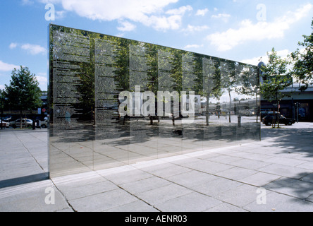 Berlin, Hermann-Ehlers-Platz, Spiegelwand Für Die Jüdischen Bürger von Steglitz Stockfoto