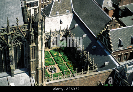 Utrecht-Blick auf Innenhof der Dom-Kirche Stockfoto