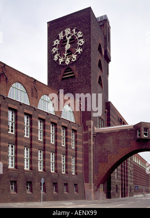 Frankfurt-Hoechst, Hoechst AG, Verwaltungsgebäude von Peter Behrens, Brücke Und Uhrenturm Stockfoto