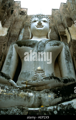 Phra Atchana Buddha-Statue, Wat Sri Chum, Sukhothai Historical Park, Sukhothai, Thailand Stockfoto