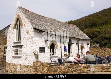 UK Cornwall Boscastle Harbour Town Harbour Light Tea-Room nach Umbau Stockfoto