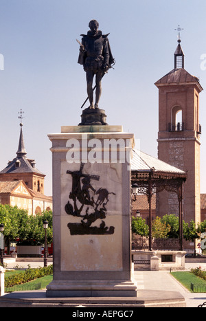 Alcala De Henares, Plaza de Cervantes, Cervantes Denkmal Stockfoto