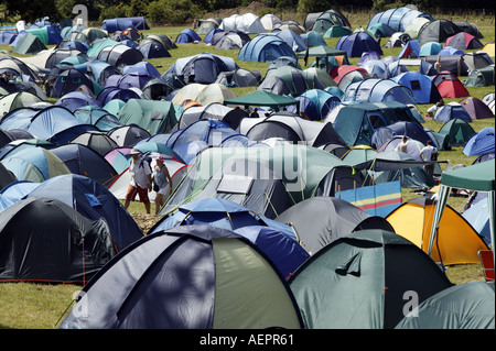 Ein Campingplatz am Big Chill Musik und Kunst Festival in Eastnor Castle Herefordshire UK Stockfoto