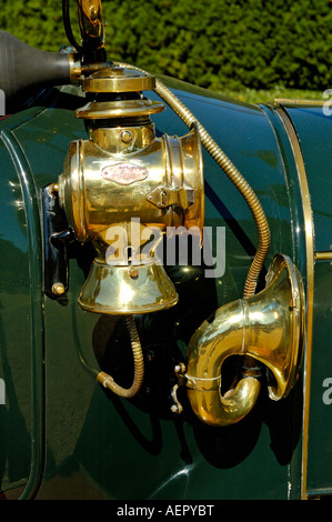 Messing Kutsche Licht und Horn auf Veteran Benz 8/20 Auto Stockfoto