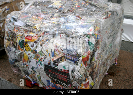 Bundles Plastikpapier und andere zu recycling-Anlage Stockfoto