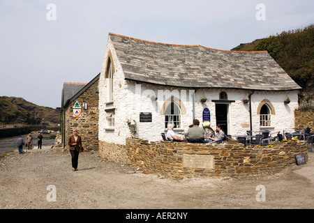 UK Cornwall Boscastle Harbour Town Harbour Light Tea-Room nach Umbau Stockfoto