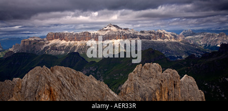 Sellastock und Piz Boe vom Gipfel der Marmolada, Dolomiten, Italien Stockfoto