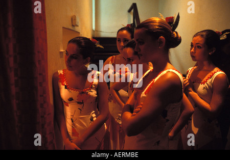 Flamenco-Tänzer, die darauf warten, auf die Bühne gehen Stockfoto