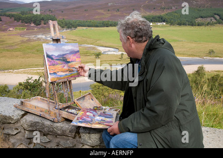 Howard Butterworth Hochland Künstler, Malerei in Öl Mar Lodge Estate schottischer Landschaft Cairngorms National Park, Aberdeenshire, Schottland, Großbritannien Stockfoto