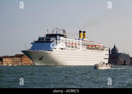 Costa Classica Kreuzfahrtschiff Ankunft in den Canale della Giudecca Venice Italy Stockfoto