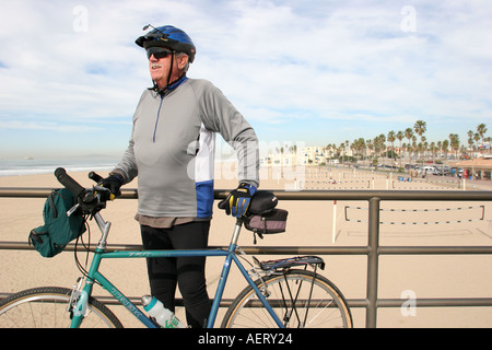 California Pacific Coast, Huntington Beach, Municipal Pier, Senioren alte Bürger Rentner Rentner Rentner ältere Menschen, Erwachsene Erwachsene Männer Stockfoto