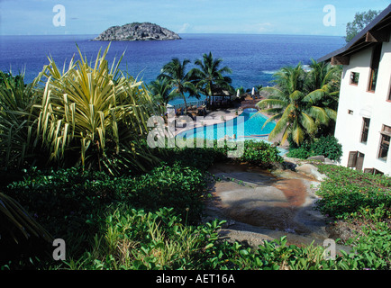Swimmingpool und Gärten des Hotel Äquator Mahe Island Seychellen redaktionellen Gebrauch Stockfoto
