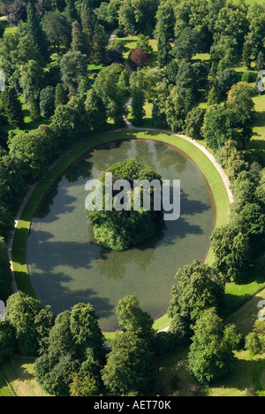 Oval Lake und Insel, wo Prinzessin Diana von Wales begraben ist Althorp House Northamptonshire England 2007 2000er Jahre UK HOMER SYKES Stockfoto