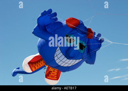 Drachen fliegen auf dem Festival des Windes am Bondi Beach-Sydney Stockfoto