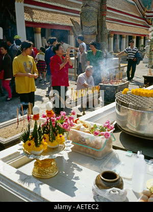 Thailand Bangkok Grand Palace Religion Gläubige an der Smaragd-Buddha-Kapelle Stockfoto