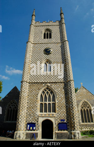 Frontansicht des Reading Münster Kirche St. Mary die Jungfrau zeigt Uhrturm Reading Berkshire England Stockfoto