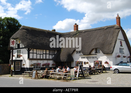 17. Jahrhundert das Red Lion Pub, High Street, Avebury, Wiltshire, England, Vereinigtes Königreich Stockfoto