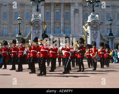 Änderung des Europäischen Guard Buckingham Palace London Uk Stockfoto
