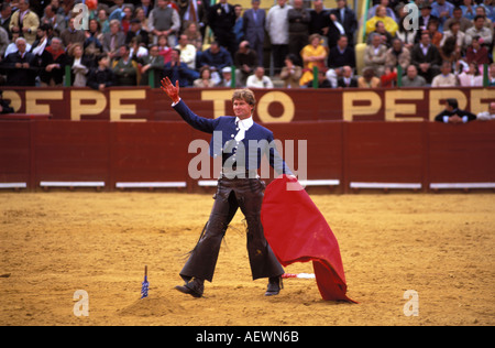 Rejoneador Fermin Bohorquez mit Blut an den Händen nach dem rejoneo Stockfoto