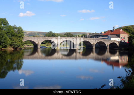 Builth Brücke und den Fluss Wye in Builth Wells, Powys, Mitte Wales, UK Stockfoto