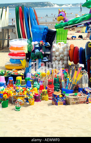 Ein Strand stall verkauft Eimer und Spaten für die Urlauber Stockfoto