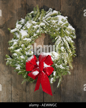 Weihnachtskranz an die Wand gehängt Stockfoto