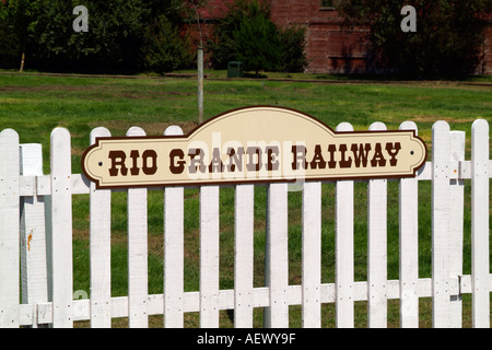 Der Rio Grande Miniatur Eisenbahn in einem Vergnügungspark Stockfoto