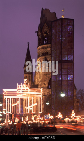 Berlin Charlottenburg Kurfürstendamm Kaiser Wilhelm Memorial Kirche Weihnachtsmarkt Stockfoto