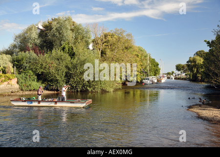 Fliege Fischen am Fluss Avon in Christchurch, dorset Stockfoto