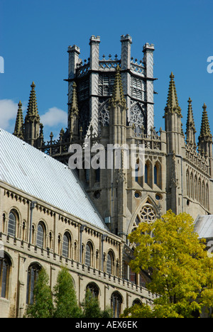 Tele-Blick auf Ely Kathedrale Octagon Turm gesehen von der South Cambridgeshire England Stockfoto