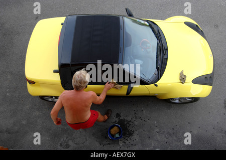 Auto-Waschanlagen, Mann Auto Reinigung Stockfoto