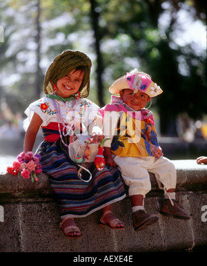 Kinder in Tracht Mexiko Stockfoto