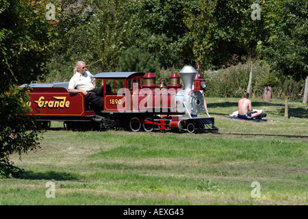 Der Rio Grande Miniatur Eisenbahn in einem Vergnügungspark Stockfoto