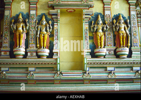 Hindu-Götter am Shri venkatesh Balaji Devastan Tempel Fanas wadi Girgaon Bombay jetzt Mumbai Indien Asien Stockfoto