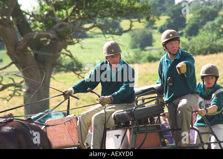 Seine königliche Hoheit Herzog von Edinburgh in den 2005 Lowther fahren versuchen im Wettbewerb mit seinem Team von vier Welsh Mountain Ponys Stockfoto