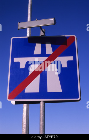 Ende der Autobahn Warnschild am A1/M1 Autobahn Leeds Yorkshire uk Stockfoto