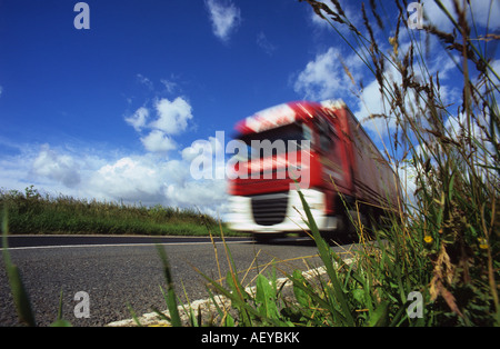 Würmer Augen-Blick auf LKW an Land Straße Großbritannien unterwegs Stockfoto