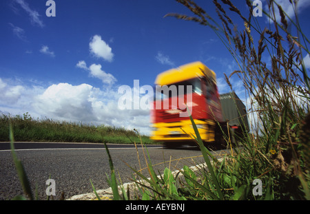 Würmer Augen-Blick auf LKW an Land Straße Großbritannien unterwegs Stockfoto