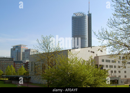 Essener Aalto-Theater-RWE-Turm im Hintergrund Stockfoto