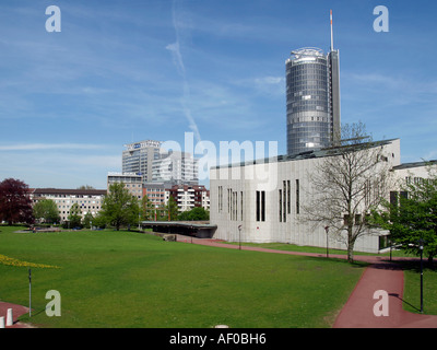 RWE-Hochhaus und im Essener Aalto-Theater Stockfoto