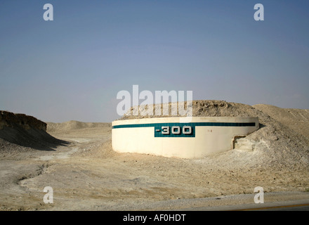 300m Höhe Mark auf der Straße nach der Region des Toten Meeres Stockfoto