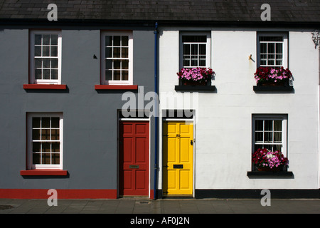 farbenfrohe Terrasse beherbergt in Bushmills, County Antrim, Nordirland Stockfoto