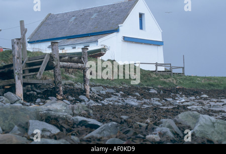 Bootshaus am Strand von Fund-Schottland Stockfoto