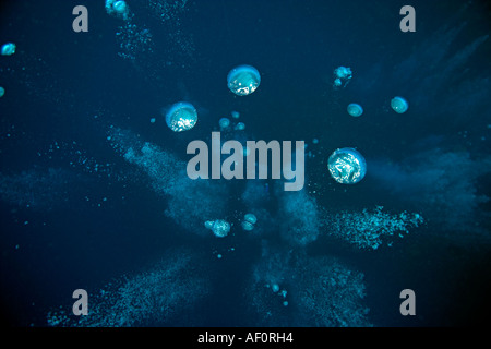 Bubbles von Tauchern auf versunkene Schiff Nippo Maru Truk Lagoon Chuuk Föderierte Staaten von Mikronesien Stockfoto