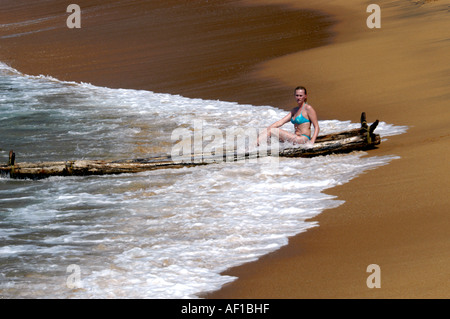 TOURIST IN KATAMARAN, PULINGUDI STRAND IN DER NÄHE VON KOVALAM Stockfoto