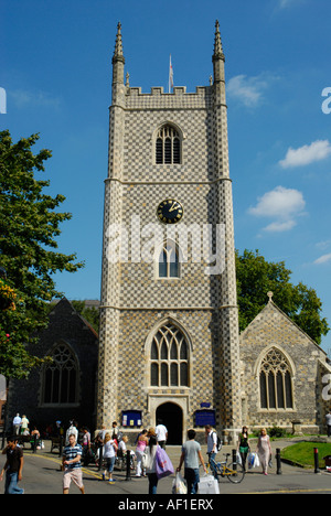 Frontansicht des Reading Münster Kirche St. Mary die Jungfrau zeigt Uhrturm Reading Berkshire England Stockfoto